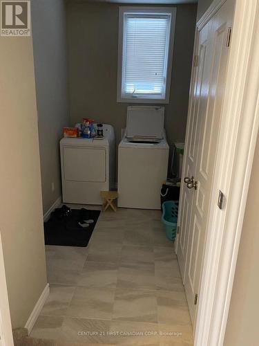 1720 O'Hanlan Lane, London, ON - Indoor Photo Showing Laundry Room