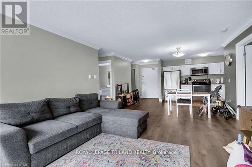 312 - 5 Jacksway Crescent, London, ON - Indoor Photo Showing Living Room