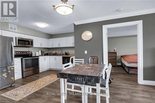 312 - 5 Jacksway Crescent, London, ON - Indoor Photo Showing Kitchen With Stainless Steel Kitchen