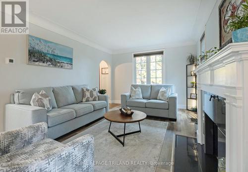 357 Sunset Drive, Central Elgin, ON - Indoor Photo Showing Living Room