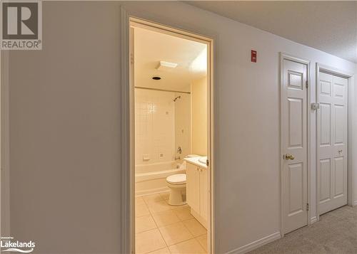 Full bathroom featuring tile patterned flooring, vanity, toilet, and tiled shower / bath - 107 Bond Street Unit# 201, Orillia, ON - Indoor Photo Showing Bathroom