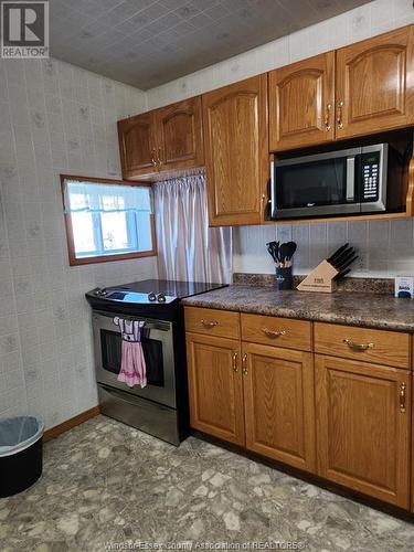 1935 Fox Run Road, Leamington, ON - Indoor Photo Showing Kitchen