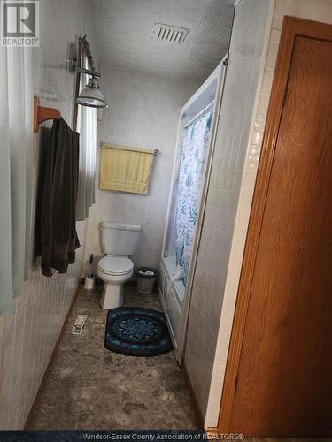 1935 Fox Run Road, Leamington, ON - Indoor Photo Showing Bathroom