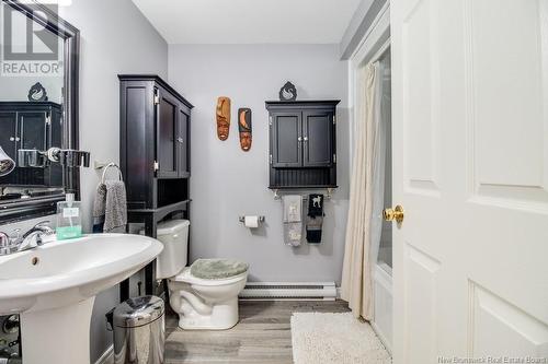 10 Cumberland Court, Fredericton, NB - Indoor Photo Showing Bathroom