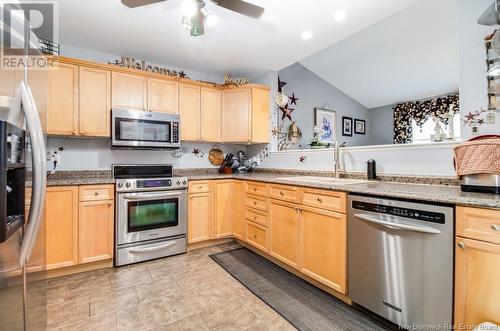 10 Cumberland Court, Fredericton, NB - Indoor Photo Showing Kitchen