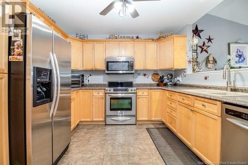 10 Cumberland Court, Fredericton, NB - Indoor Photo Showing Kitchen With Stainless Steel Kitchen