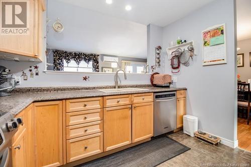 10 Cumberland Court, Fredericton, NB - Indoor Photo Showing Kitchen