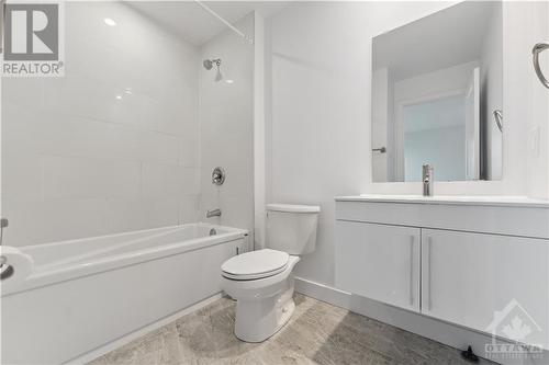 828 Maplewood Avenue, Ottawa, ON - Indoor Photo Showing Bathroom