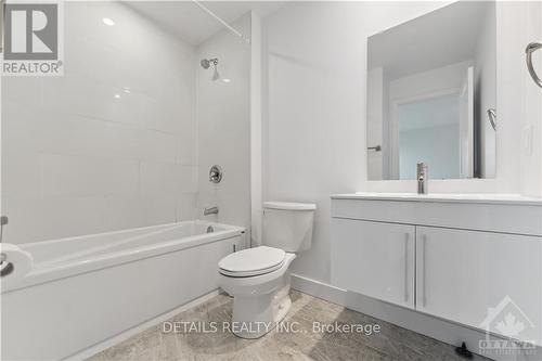 828 Maplewood Avenue, Ottawa, ON - Indoor Photo Showing Bathroom