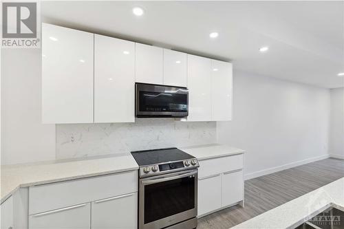 828 Maplewood Avenue, Ottawa, ON - Indoor Photo Showing Kitchen