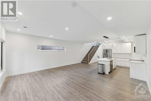 828 Maplewood Avenue, Ottawa, ON - Indoor Photo Showing Kitchen