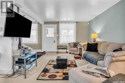 2128 Reynolds Street, Regina, SK - Indoor Photo Showing Living Room