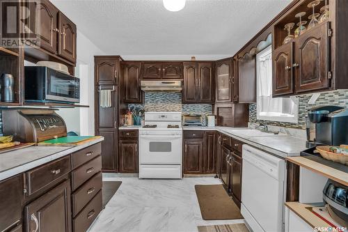 2128 Reynolds Street, Regina, SK - Indoor Photo Showing Kitchen