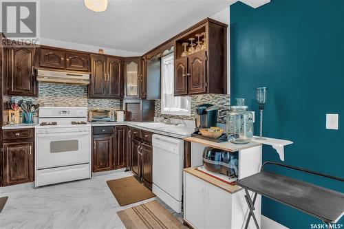 2128 Reynolds Street, Regina, SK - Indoor Photo Showing Kitchen