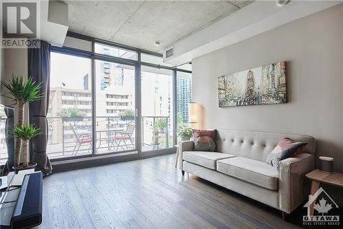 224 Lyon Street Unit#711, Ottawa, ON - Indoor Photo Showing Living Room