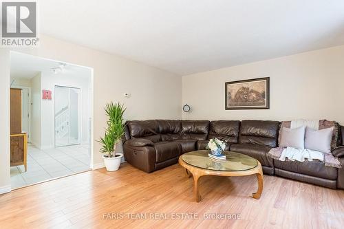 173 Toronto Street, Barrie, ON - Indoor Photo Showing Living Room