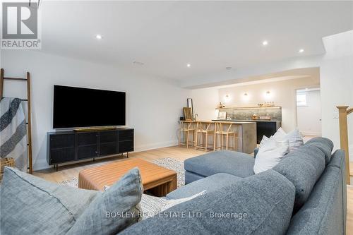 110 Mary Street, Collingwood, ON - Indoor Photo Showing Living Room