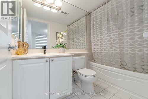 717 - 3880 Duke Of York Boulevard, Mississauga, ON - Indoor Photo Showing Bathroom