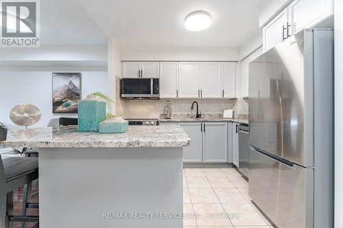 717 - 3880 Duke Of York Boulevard, Mississauga, ON - Indoor Photo Showing Kitchen With Upgraded Kitchen