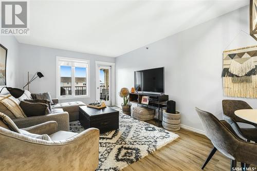 404 2909 Arens Road E, Regina, SK - Indoor Photo Showing Living Room