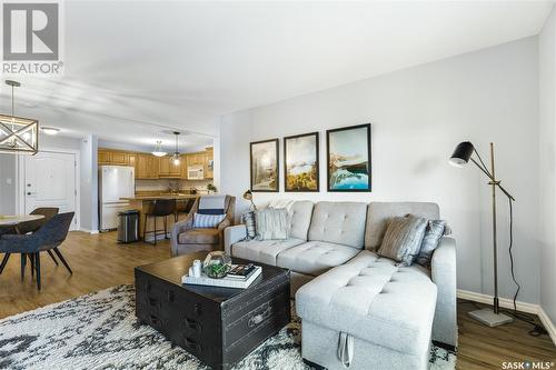 404 2909 Arens Road E, Regina, SK - Indoor Photo Showing Living Room