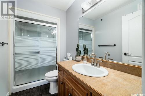 404 2909 Arens Road E, Regina, SK - Indoor Photo Showing Bathroom