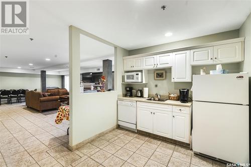 404 2909 Arens Road E, Regina, SK - Indoor Photo Showing Kitchen