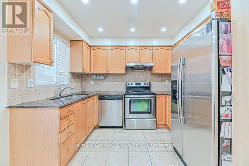 169 Crystal Glen Crescent, Brampton, ON - Indoor Photo Showing Kitchen