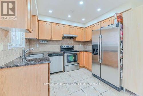 169 Crystal Glen Crescent, Brampton, ON - Indoor Photo Showing Kitchen