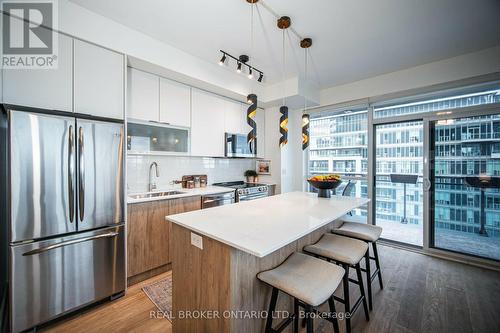 2207 - 16 Brookers Lane, Toronto, ON - Indoor Photo Showing Kitchen