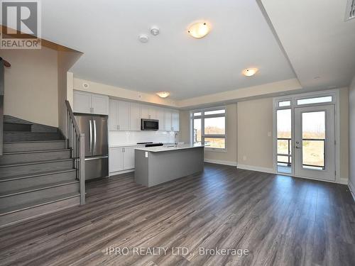 121 - 1573 Rose Way, Milton, ON - Indoor Photo Showing Kitchen