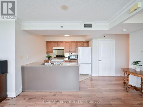 808 - 3 Marine Parade Drive, Toronto, ON - Indoor Photo Showing Kitchen