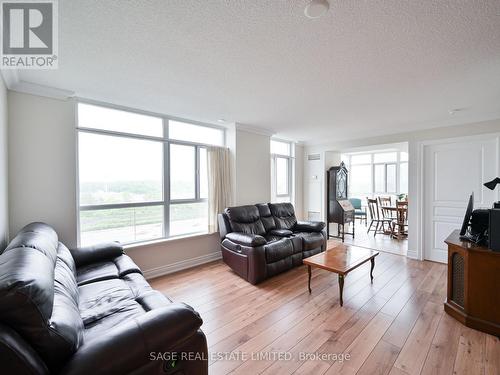 808 - 3 Marine Parade Drive, Toronto, ON - Indoor Photo Showing Living Room