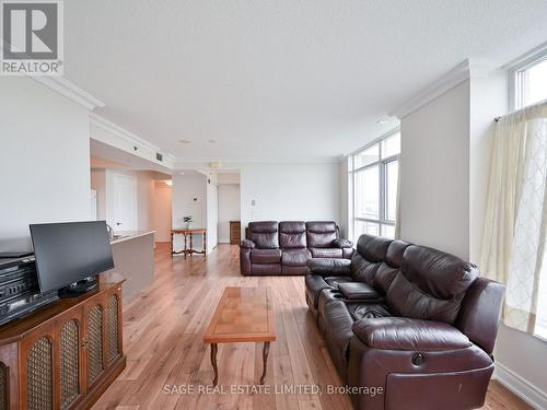 808 - 3 Marine Parade Drive, Toronto, ON - Indoor Photo Showing Living Room