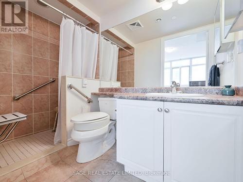 808 - 3 Marine Parade Drive, Toronto, ON - Indoor Photo Showing Bathroom