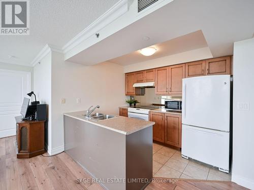 808 - 3 Marine Parade Drive, Toronto, ON - Indoor Photo Showing Kitchen With Double Sink