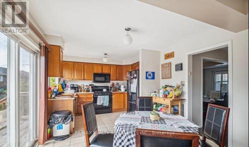 265 - 2534 Carberry Way, Oakville, ON - Indoor Photo Showing Kitchen