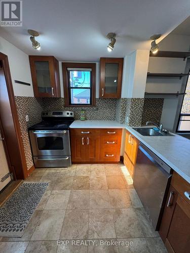 2 - 677 Durie Street, Toronto, ON - Indoor Photo Showing Kitchen