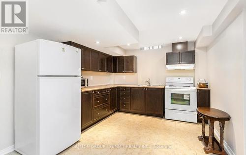 3363 Smoke Tree Road, Mississauga, ON - Indoor Photo Showing Kitchen