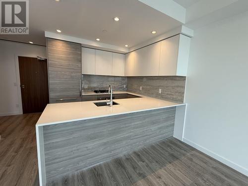 3505 680 Quayside Drive, New Westminster, BC - Indoor Photo Showing Kitchen