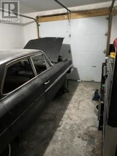 5 Maclachlan Street, Sudbury, ON - Indoor Photo Showing Garage