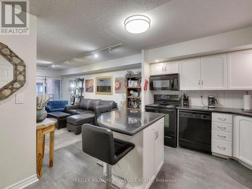 521 - 270 Wellington Street W, Toronto, ON - Indoor Photo Showing Kitchen