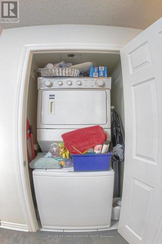 521 - 270 Wellington Street W, Toronto, ON - Indoor Photo Showing Laundry Room