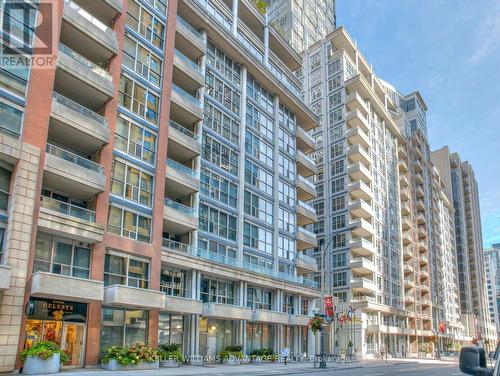 521 - 270 Wellington Street W, Toronto, ON - Outdoor With Balcony With Facade