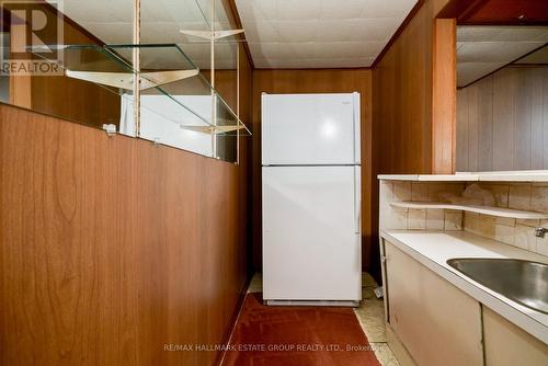 215 Sloane Avenue, Toronto, ON - Indoor Photo Showing Kitchen