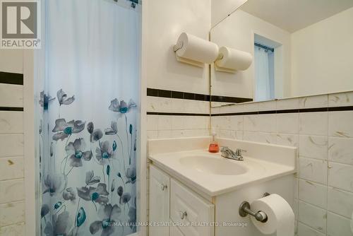 215 Sloane Avenue, Toronto, ON - Indoor Photo Showing Bathroom