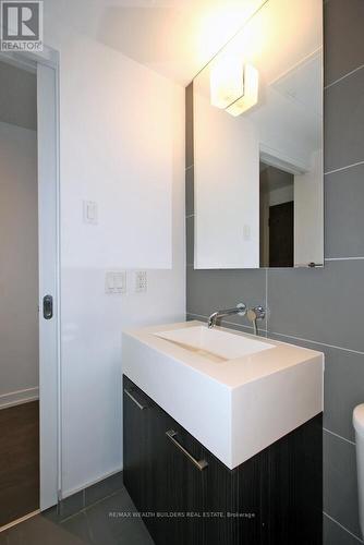 237 - 461 Adelaide Street W, Toronto, ON - Indoor Photo Showing Bathroom