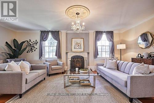 1733 Dufferin Street, Whitby, ON - Indoor Photo Showing Living Room