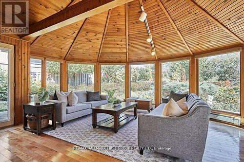 1733 Dufferin Street, Whitby, ON - Indoor Photo Showing Living Room