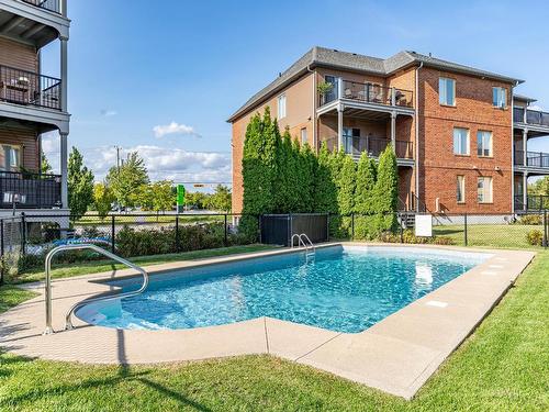 Piscine - 8010 Rue De Londres, Brossard, QC - Outdoor With In Ground Pool